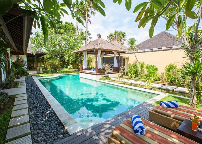 Seriska Satu Sanur,a Luxury 4-bedroom Villa, 5 Mins Walk To Icon Mall, & 24hrs Security * Sanur