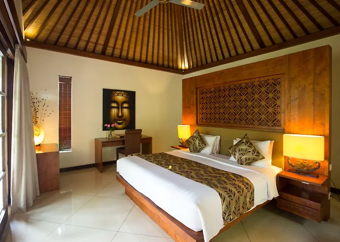 Villa Seriska Satu Sanur,a Luxury 4-bedroom Villa, 5 Mins Walk To Icon Mall, & 24hrs Security Sanur