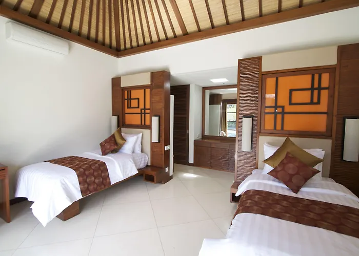 Villa Seriska Satu Sanur,a Luxury 4-bedroom Villa, 5 Mins Walk To Icon Mall, & 24hrs Security
