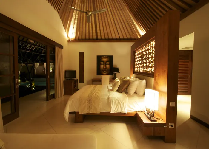 Seriska Satu Sanur,a Luxury 4-bedroom Villa, 5 Mins Walk To Icon Mall, & 24hrs Security * Sanur
