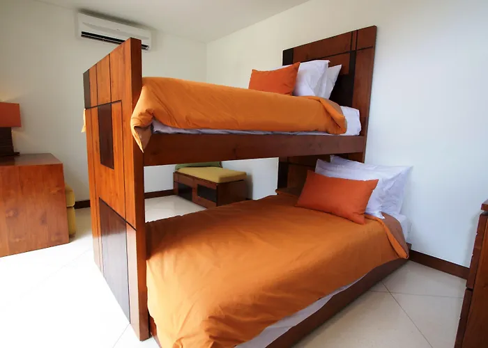 Seriska Satu Sanur,a Luxury 4-bedroom Villa, 5 Mins Walk To Icon Mall, & 24hrs Security * Sanur