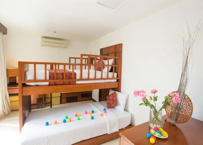 Seriska Satu Sanur,a Luxury 4-bedroom Villa, 5 Mins Walk To Icon Mall, & 24hrs Security Villa *