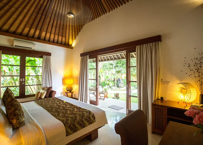 Villa Seriska Satu Sanur,a Luxury 4-bedroom Villa, 5 Mins Walk To Icon Mall, & 24hrs Security