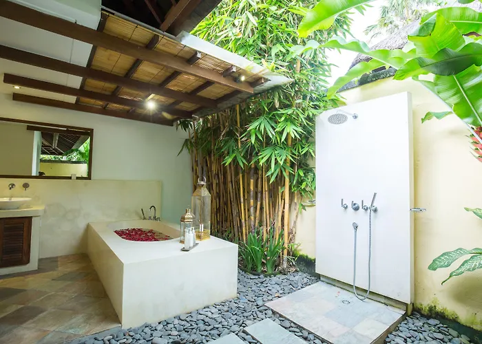 Seriska Satu Sanur,a Luxury 4-bedroom Villa, 5 Mins Walk To Icon Mall, & 24hrs Security
