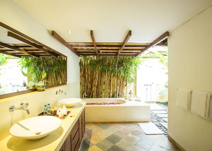 Seriska Satu Sanur,a Luxury 4-bedroom Villa, 5 Mins Walk To Icon Mall, & 24hrs Security
