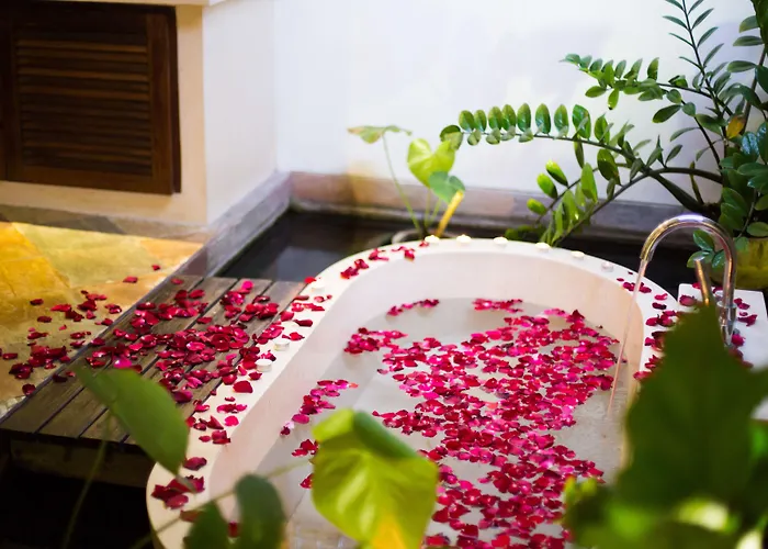 Seriska Satu Sanur,a Luxury 4-bedroom Villa, 5 Mins Walk To Icon Mall, & 24hrs Security