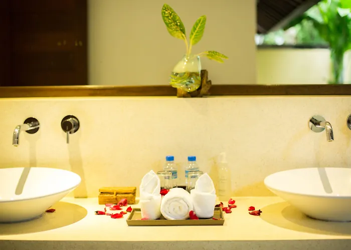 Seriska Satu Sanur,a Luxury 4-bedroom Villa, 5 Mins Walk To Icon Mall, & 24hrs Security Villa *