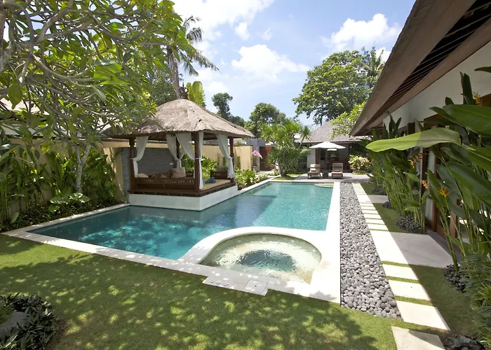 Seriska Satu Sanur,a Luxury 4-bedroom Villa, 5 Mins Walk To Icon Mall, & 24hrs Security * Sanur
