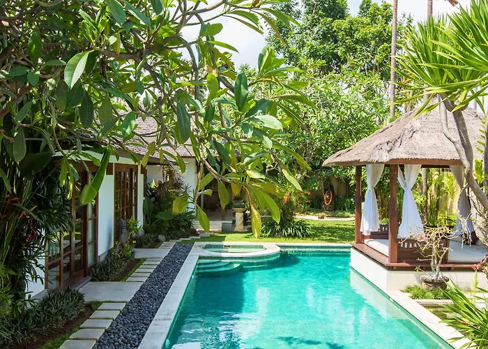 Seriska Satu Sanur,a Luxury 4-bedroom Villa, 5 Mins Walk To Icon Mall, & 24hrs Security * Sanur