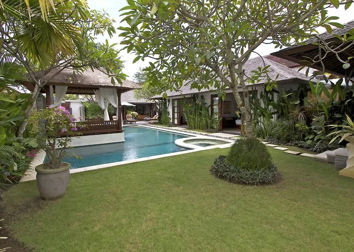 Villa Seriska Satu Sanur,a Luxury 4-bedroom Villa, 5 Mins Walk To Icon Mall, & 24hrs Security