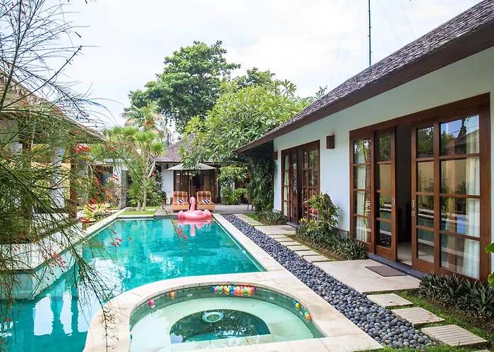 Seriska Satu Sanur,a Luxury 4-bedroom Villa, 5 Mins Walk To Icon Mall, & 24hrs Security * Sanur