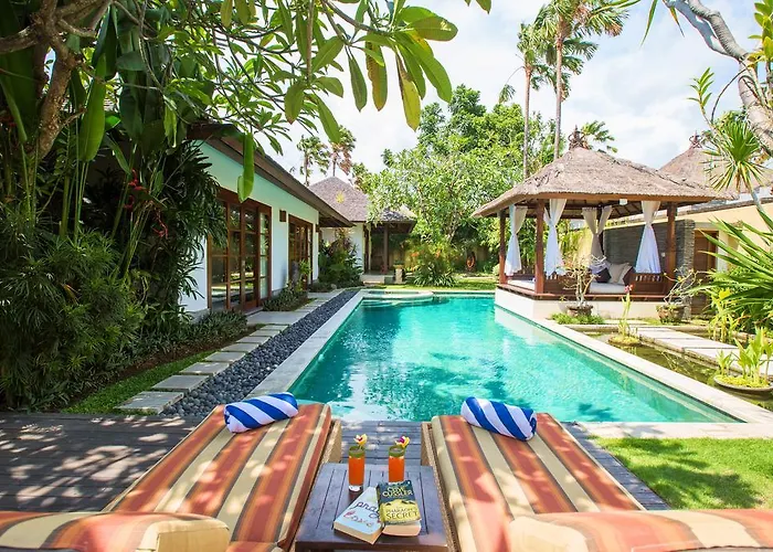 Seriska Satu Sanur,a Luxury 4-bedroom Villa, 5 Mins Walk To Icon Mall, & 24hrs Security *