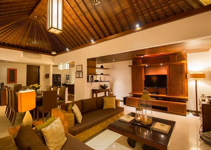 Seriska Satu Sanur,a Luxury 4-bedroom Villa, 5 Mins Walk To Icon Mall, & 24hrs Security Villa Sanur