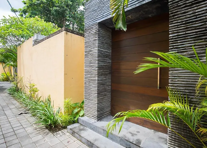 Seriska Satu Sanur,a Luxury 4-bedroom Villa, 5 Mins Walk To Icon Mall, & 24hrs Security Villa