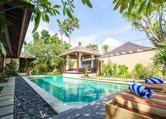 Seriska Satu Sanur,a Luxury 4-bedroom Villa, 5 Mins Walk To Icon Mall, & 24hrs Security *