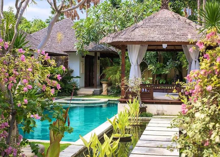 Seriska Satu Sanur,a Luxury 4-bedroom Villa, 5 Mins Walk To Icon Mall, & 24hrs Security