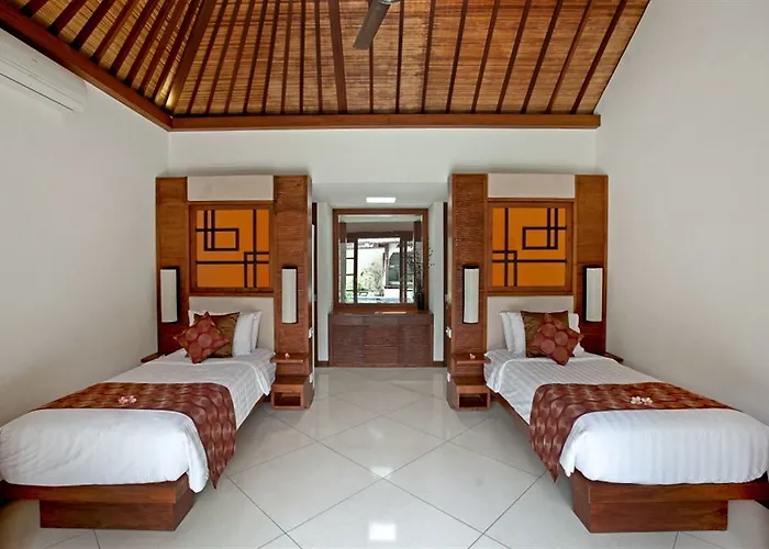 Villa Seriska Satu Sanur,a Luxury 4-bedroom Villa, 5 Mins Walk To Icon Mall, & 24hrs Security *