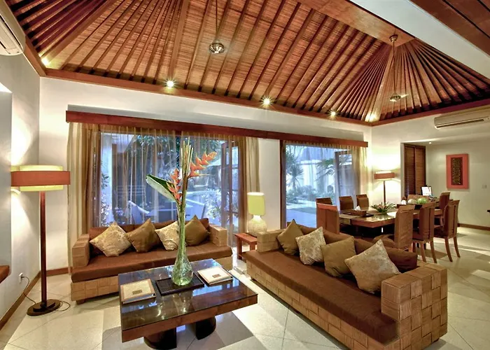 Seriska Satu Sanur,a Luxury 4-bedroom Villa, 5 Mins Walk To Icon Mall, & 24hrs Security Villa *