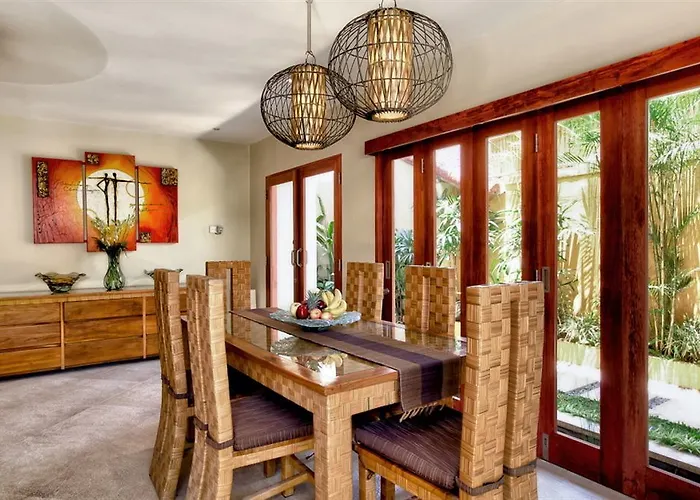 Seriska Satu Sanur,a Luxury 4-bedroom Villa, 5 Mins Walk To Icon Mall, & 24hrs Security Villa Sanur